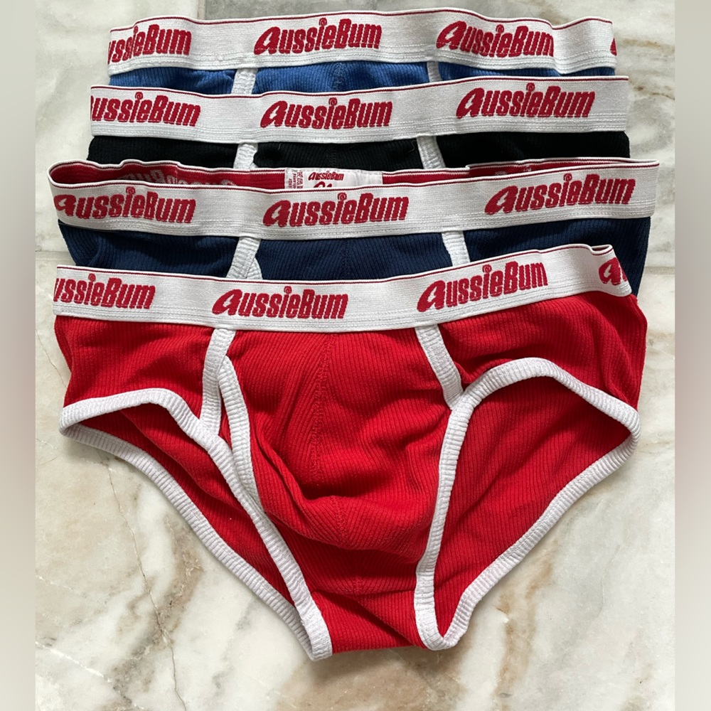 Bundle of 4 Aussiebum Men’s classic briefs medium